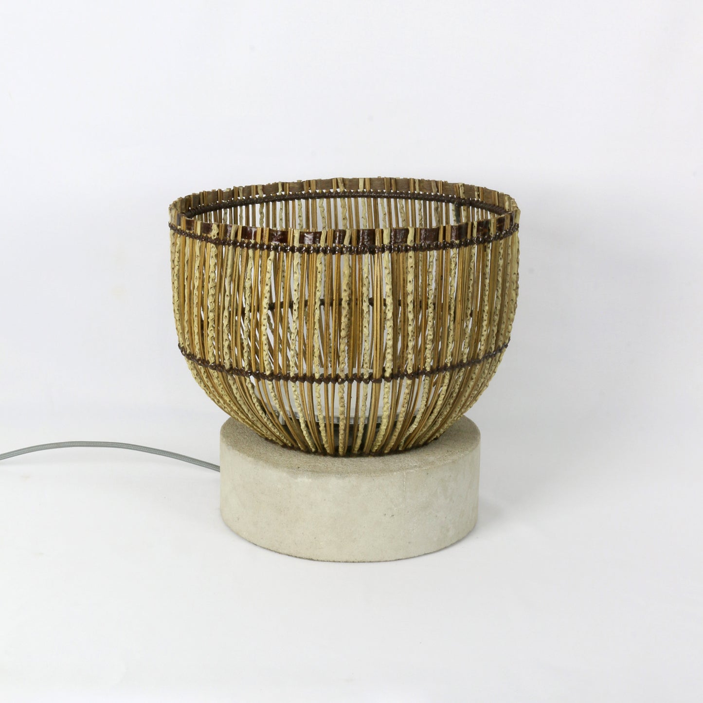 Luminária Coco No Concreto