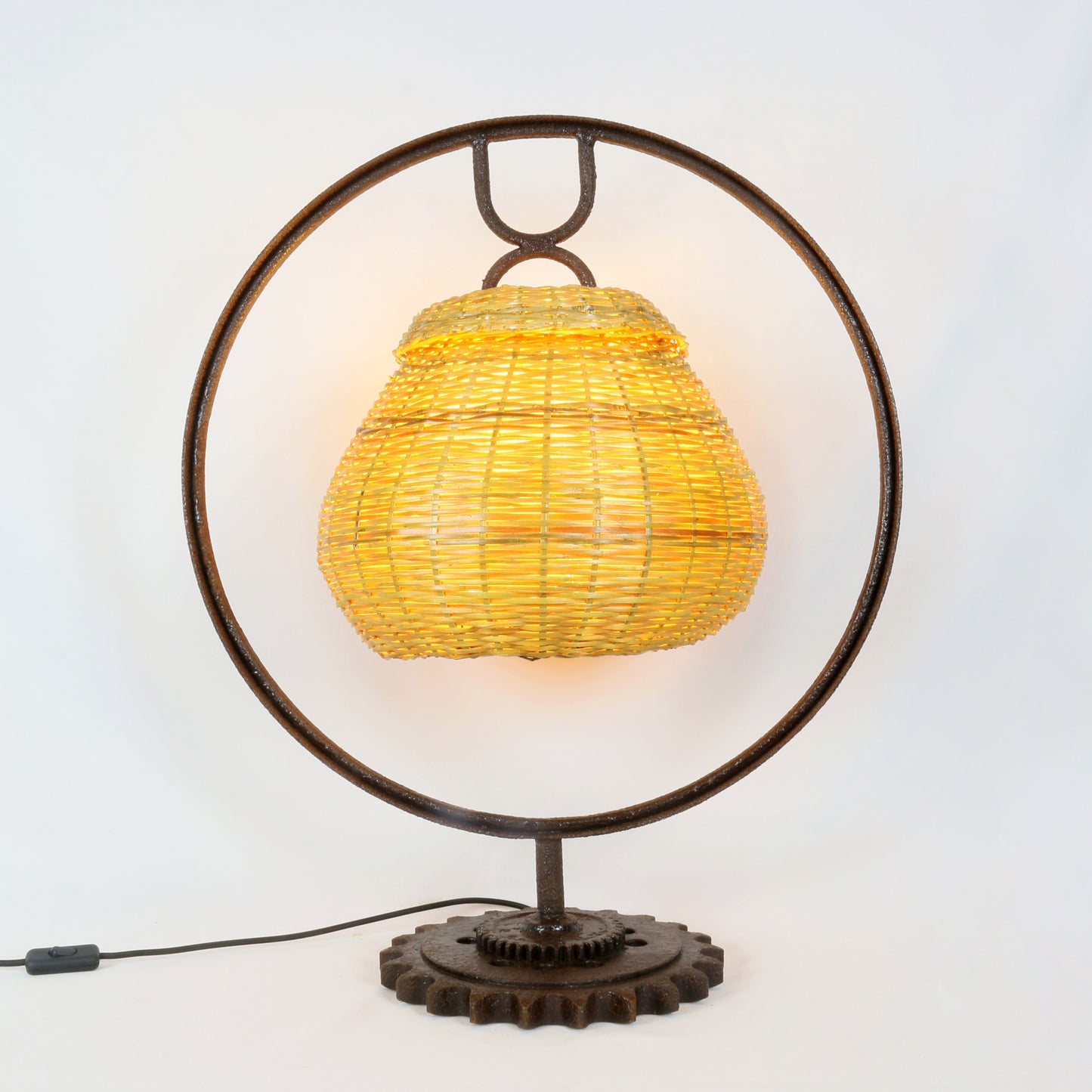 Luminária Tá No Cesto!