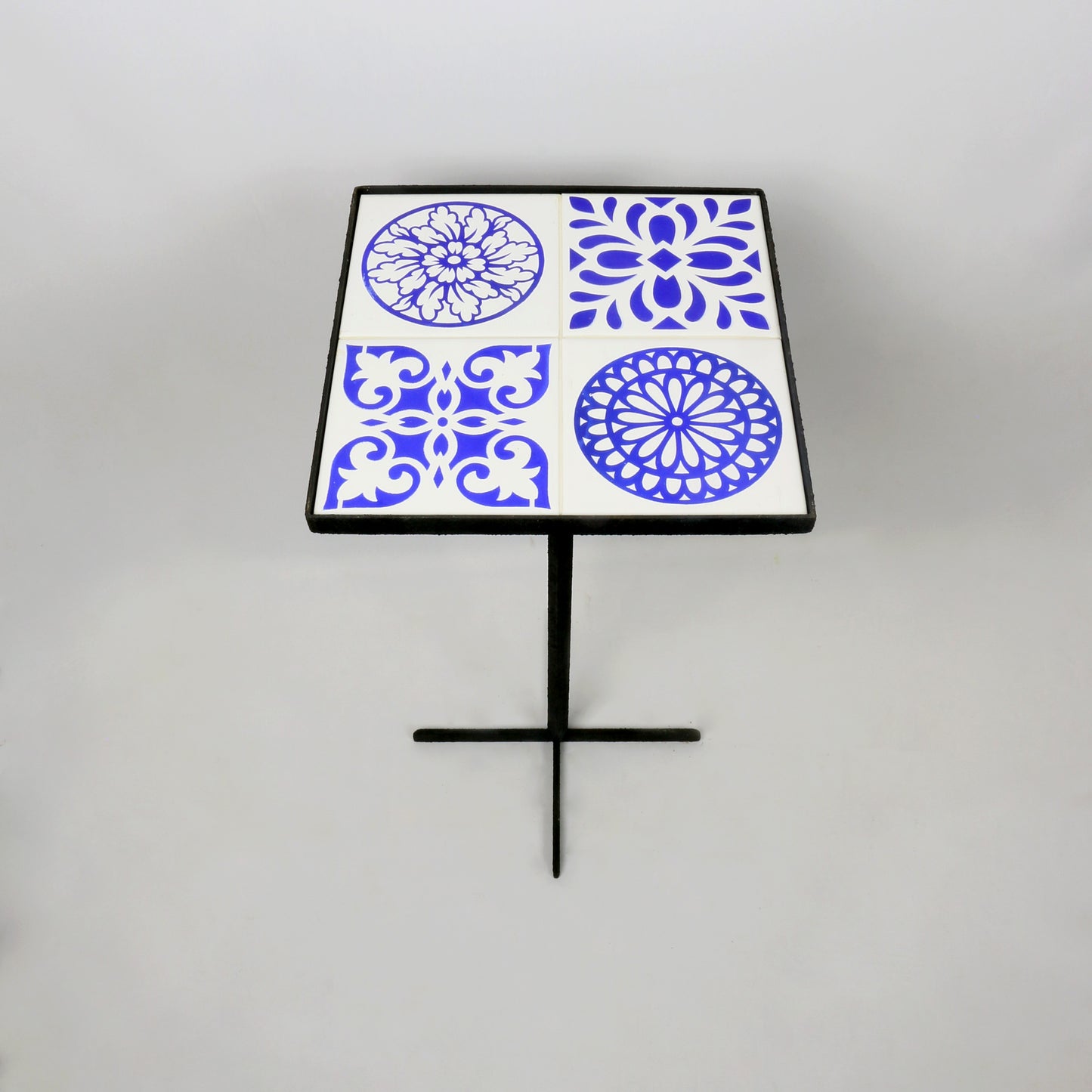 Mesinha Azul no Quadrado