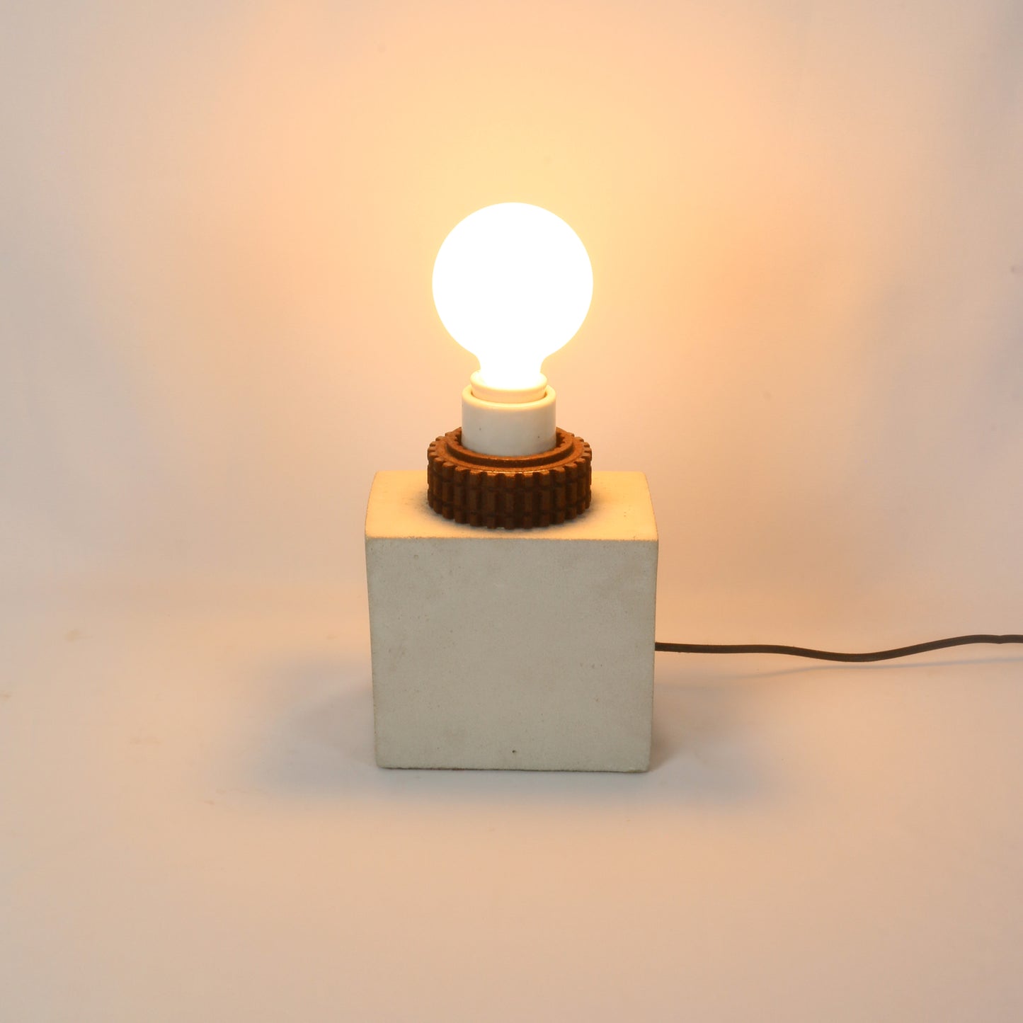 Luminária Concreta Luz No Quadrado 02