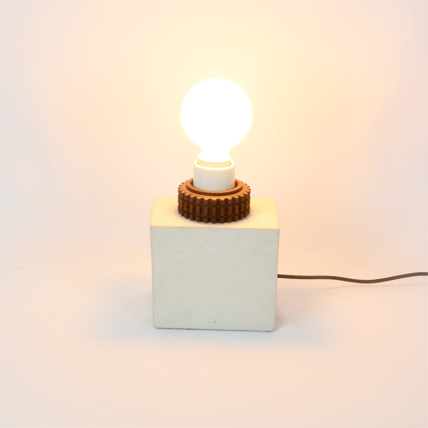 Luminária Concreta Luz No Quadrado 02