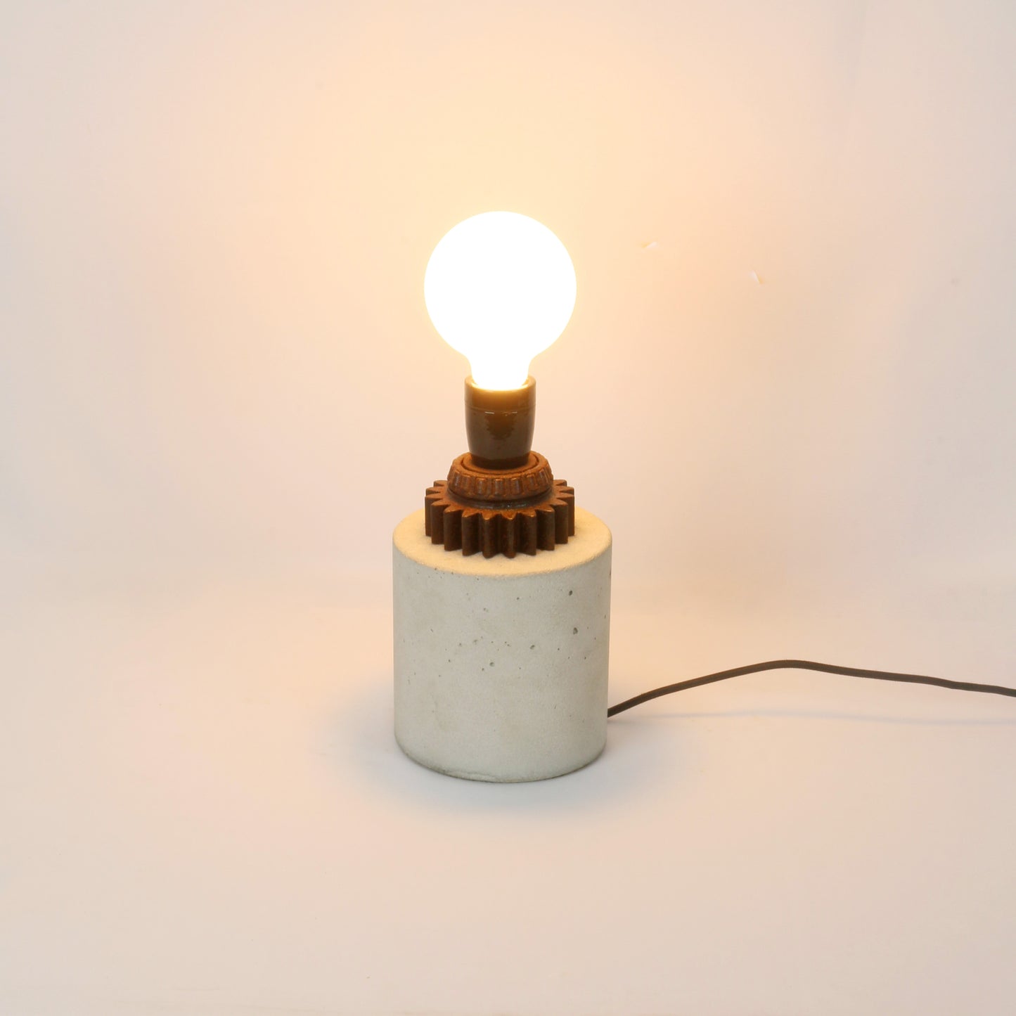 Luminária Concreta Luz Redonda 3